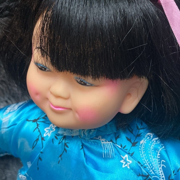 Vintage 1986 Asian Doll All Original
Very Rare Goodwell Blue Outfit
Cloth Body - Picture 15 of 16